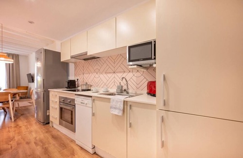 Gothic Quarter Apartment | Gothic: Great Group Flat Gothic old town 6 bedrooms 4 bathrooms 14 ppl