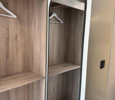 La Avanzada - La Cueva House | Habitación Buhardilla con Baño Privado y Acceso Autónomo , ideal para Descansar
