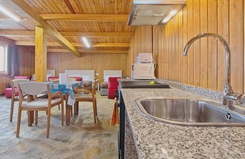 Marcelle Apartment | Habitación 'Casa Jardín Cuádruple J' con piscina, terraza y jardín compartidos