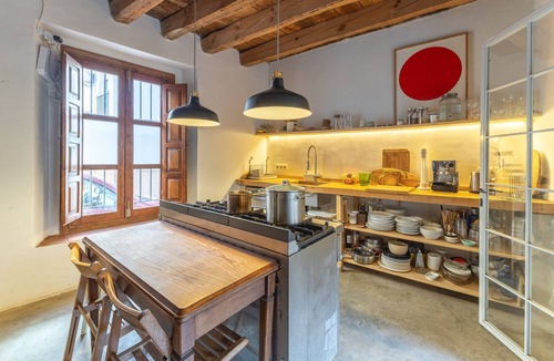 Candeleda House | Historic Casona in Sierra de Gredos – Private Pool, 7 Bedrooms, 14 Guests