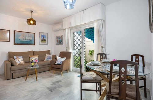 Cadiz Apartment | Holiday Apartment "Huerta del Obispo" with Wi-Fi and Terrace
