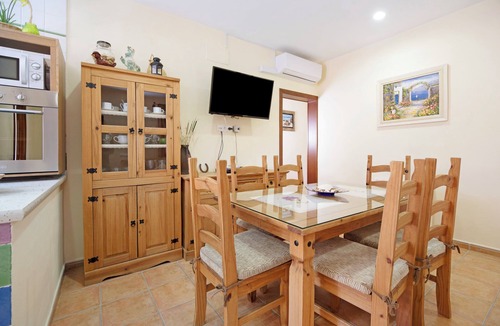 Chiclana de la Frontera House | Holiday Home Casa Rural El Campo with Pool, Garden and Wi-Fi