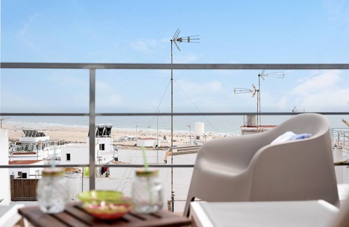 Conil de la Frontera City Center House | Holiday Home "Casa Boqueron" with Sea View, Rooftop Terraces and Wi-Fi