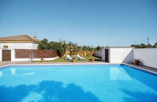 Conil de la Frontera House | Holiday Home "Los Paraisos 1" with Wi-Fi, Garden, Terrace & Shared Pool