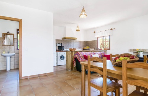 El Palmar House | Holiday Home 'El Olivo' with Shared Pool, Private Terrace and Wi-Fi