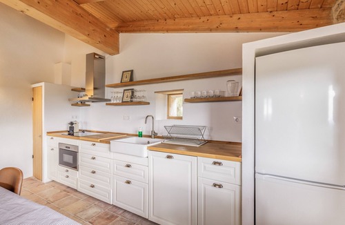 Ogassa House | Holiday Home 'La Calma' with Mountain Views, Shared Garden and Wi-Fi