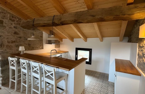 Ogassa House | Holiday Home 'La Cavallera' with Mountain Views, Shared Garden & Wi-Fi
