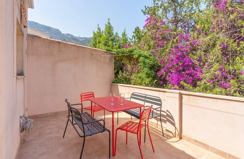 Soller Villa | Holiday Home C'as Pobres with Mountain Views, Wi-Fi, Air Conditioning and Balcony