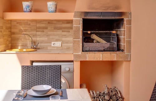 Binissalem House | Holiday Home "Can Bodeguita" with Wi-Fi, AC, Pool, Balcony & Terrace