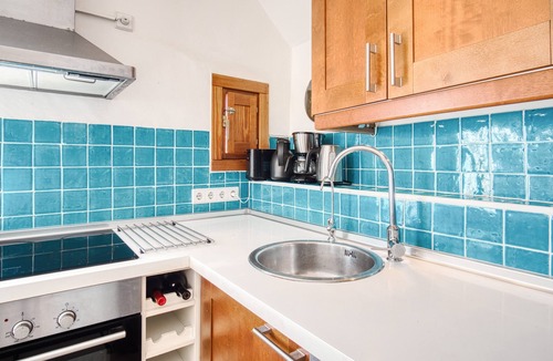 Villajoyosa House | Holiday Home 'Casa amarilla del mar piso 3y4' with Sea Views, Wi-Fi & Air Conditioning