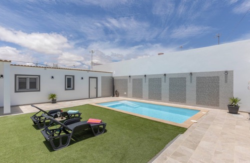 Puerto del Rosario House | Holiday Home "Casa Muley" with Private Pool, Garden, and Wi-Fi