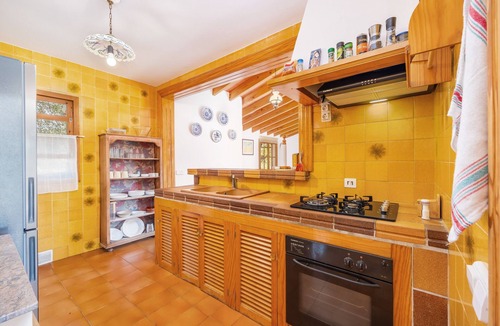 Alaro House | Holiday Home Cozy Country with Mountain View, Wi-Fi and Air Conditioning