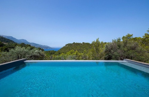 Soller House | Holiday Home 'Dream Property In Alconasser' with Sea View, Pool, Terrace & Wi-Fi