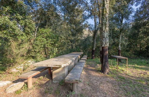 Arbucies House | Holiday Home 'La Caseta De L'Adela' with Mountain View, Wi-Fi and Air Conditioning
