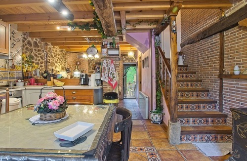 San Martin de Valdetuejar House | Holiday Home 'La Casina Del Valle Escondido' with Mountain Views, Private Pool & Wi-Fi