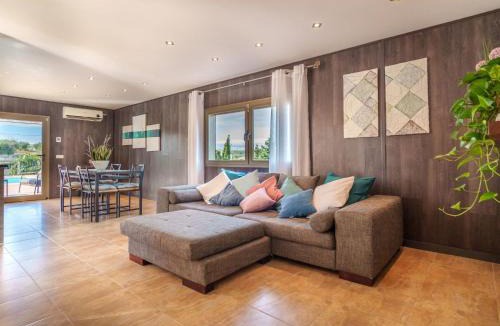Sineu House | Holiday Home Son Alcaines Sineu by Interhome
