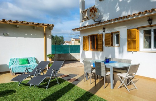 Sa Rapita House | Holiday Home "Villa Marys" close to the Sea with Private Garden & Wi-Fi