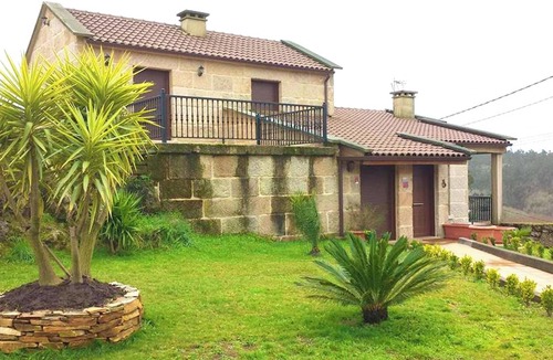 A Lama House | Homerez - Elegant House in Pontevedra + Private Pool