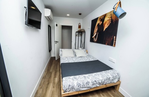 Embajadores Hotel | Hotel Maruja in Cascorro. Madrid-Centro! 2 Bedrooms & private bathroom. A/C. Wi-Fi