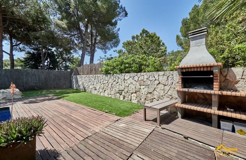 Creixell House | House with Private Swimming Pool, Barbecue and Games Room