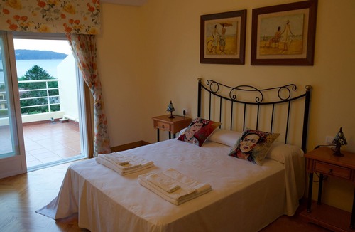 Perbes Ski Chalet | HOUSE WITH SWIMMING POOL AND SEA VIEWS IN MIÑO