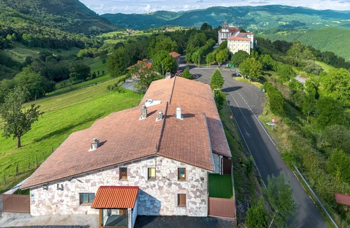 La Aparecida Apartment | La Aparecida: Mountain Views, Balcony & Wi-Fi in Rural Cantabria