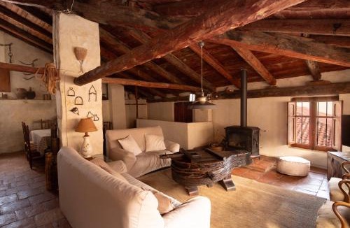 Rubielos de Mora House | La Casa Amarilla