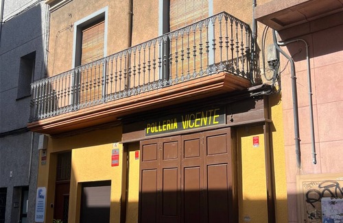 Figueres Apartment | La Divina: Apartment with Balcony in the Heart of Figueres