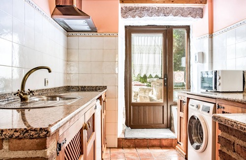 Navarredonda de Gredos House | La Esperilla De Gredos: Rural House with 6 Bedrooms for 12 Guests in Sierra de Gredos