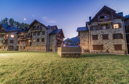 Benasque Apartment | LOIRA SANCHINES HOUSE: Luxury Duplex in Benasque