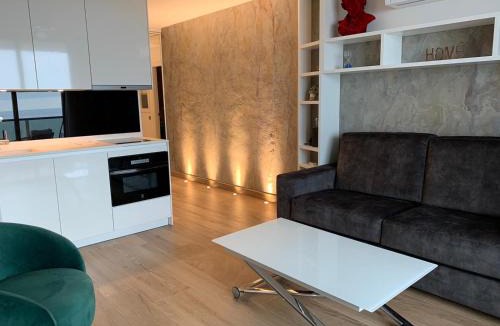 Marbella Seafront Promenade Apartment | Luxurious flat with magical sea view