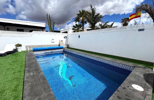 Costa Teguise Villa | Luxury 4 bed/3 bath villa with gated pool - close to the beach, Costa Teguise