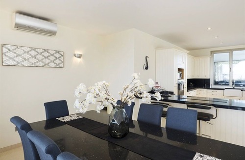Los Mojones Villa | Luxury villa in Puerto del Carmen with 5 on-suite bedrooms, pool and hot tube