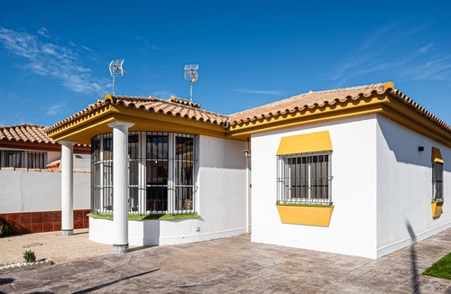 Poblado de Sancti Petri Ski Chalet | Magnificent renovated villa with pool very close to the beach