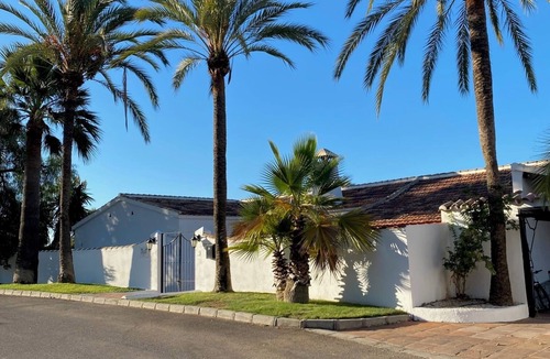 Marbella Villa | Marbella, Villa 4 bedrooms, 3 bathrooms, garden and private pool
