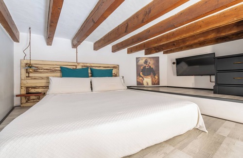 Sant Nicolau Bed & Breakfast | Mezzanine Room - DOG Admiral Urban Guest House