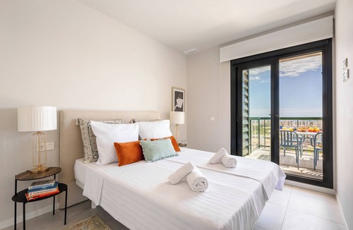 Lo Rufete Apartment | Mil Palmeras Sea View | Private Pool and Parking- Special rates for longer stays