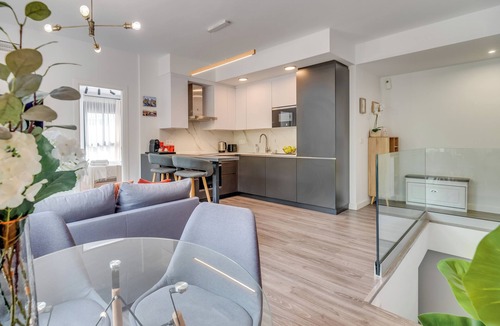 La Goleta Apartment | Modern 2-bedroom duplex apartment near Historical center