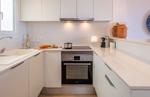Palamos Apartment | Modern Air-Conditioned Apartment Facing Beach in Palamós