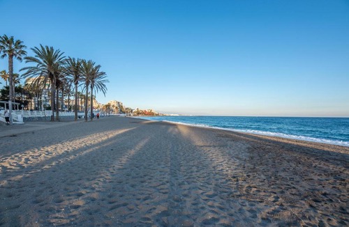 Torrequebrada Apartment | MODERN APARTMENT NEXT TO THE BEACH, Pets friendly