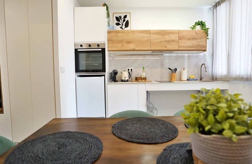 Safranar House | Modern Apartment with Two Terraces
