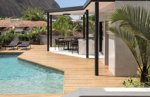 Itacoatiara Villa | New Luxury Modern Beachside Villa Walk to the Ocean in 10 Min