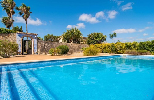 Montuiri House | Nice home in Montuiri with private swimming pool, can be inside or outside