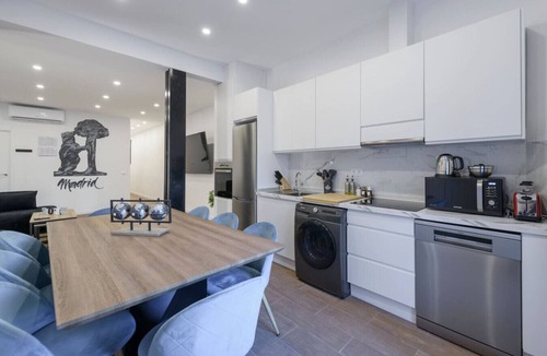 Barrio de La Latina Apartment | Palacio Real DownTown. 5BR 3BTH. NEW