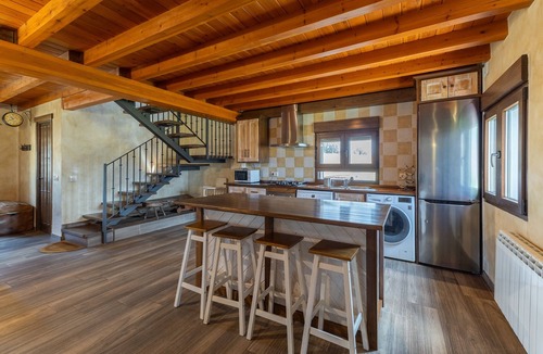 Gavilanes House | Paraje Navazos – Rural House in Sierra de Gredos with Pool and Mountain Views