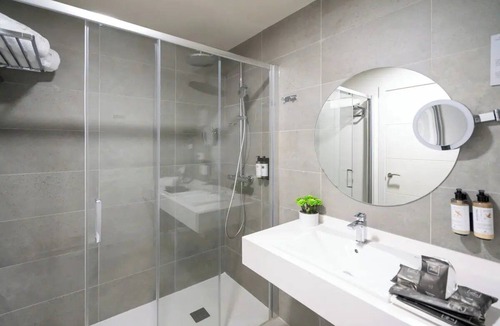 Castanos Hotel | Perfect Studio for Art + Culture Lovers in Bilbao's Prime Location