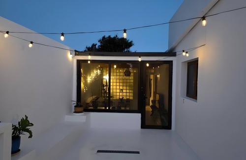 Nazaret Apartment | Pirita Room – Stylish Private Room in Peaceful Nazaret, Lanzarote