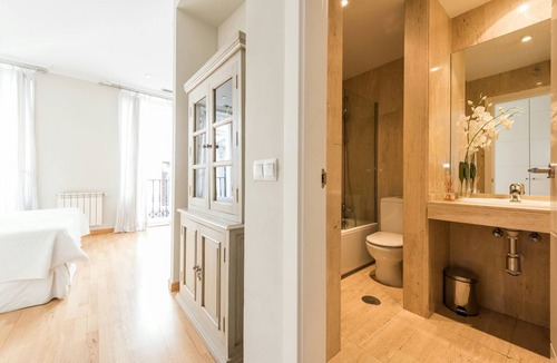Cortes Apartment | Prado Museum Apartment