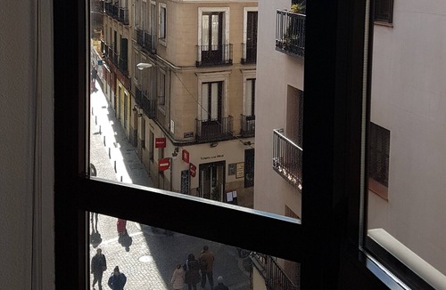 Cortes Apartment | PRADO MUSEUM CHIC (70m2, AC, WIFI, EasyCheckin, Garage)