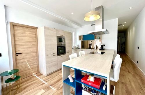 Arapiles Apartment | PRIME penthouse in Chamberí: light, terrace and design